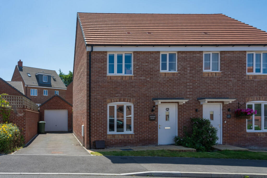 Main image of property: 4 White Hart Way, Harwell, OX11