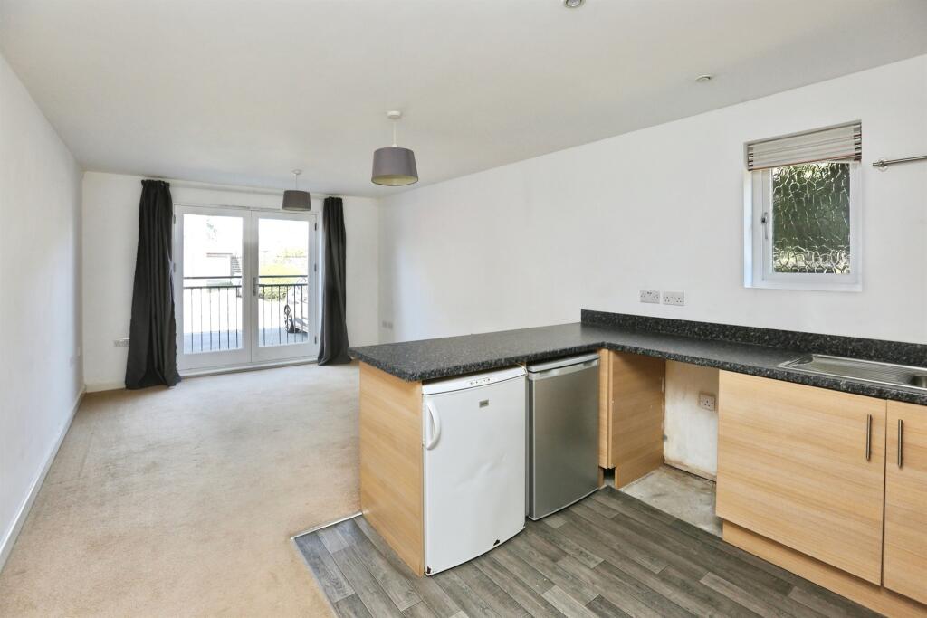Apartment in Gosport, Hampshire - View 2