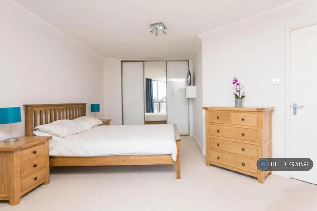 Main image of property: Tradewinds Court, London, E1W