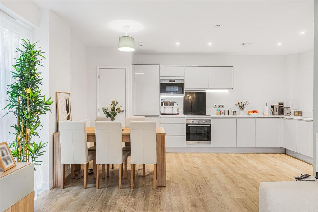 Main image of property: Luctons Close, Loughton