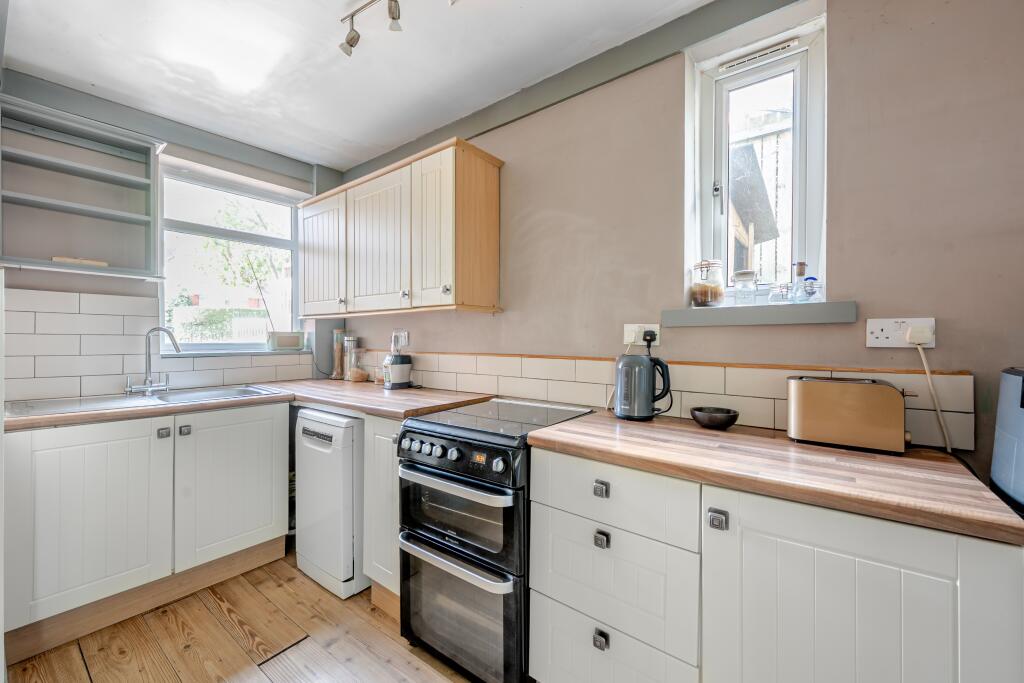 House in Leeds, West Yorkshire - View 3