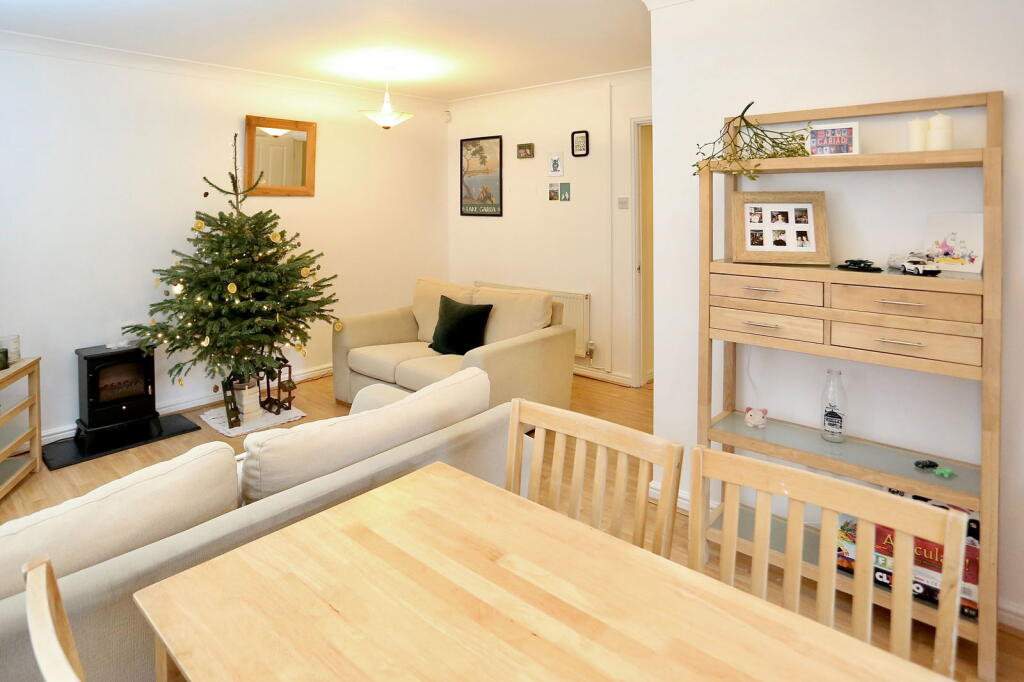 8 Llwyn Melin, Clydach, Abergavenny, NP7 0LJ photo 2