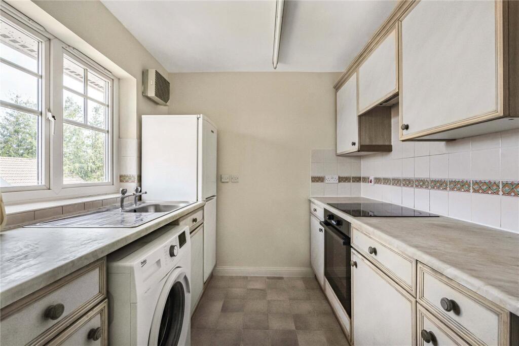 Apartment in Twickenham - View 3
