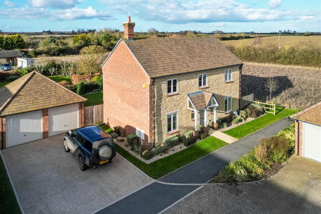 4-bed detached on Mundays Meadow, Hanslope, Milton Keynes, £795,000