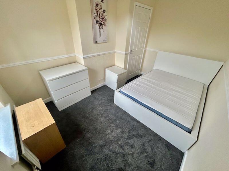 Main image of property: Fully furnished double room to let, Clifton Street, Old Town