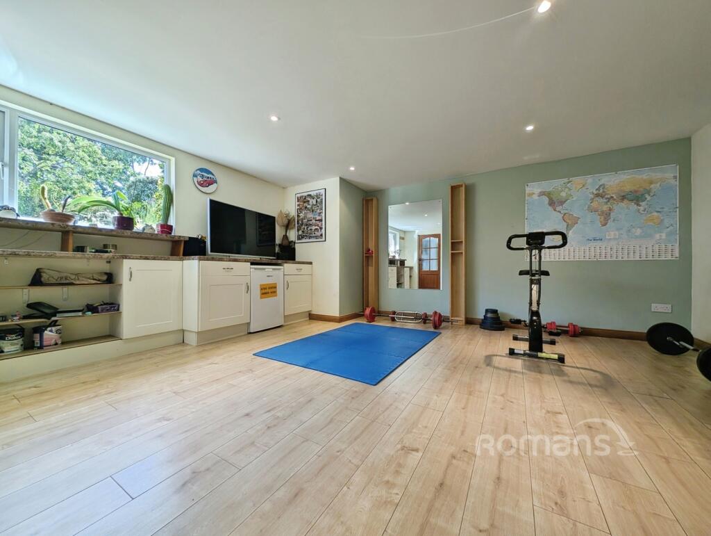 House in Waverley, Heath End, Farnham - More