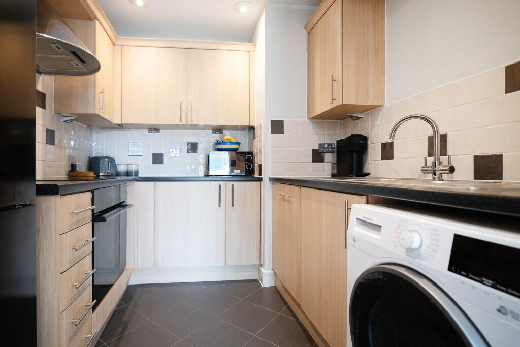 Apartment in Redhill - View 4