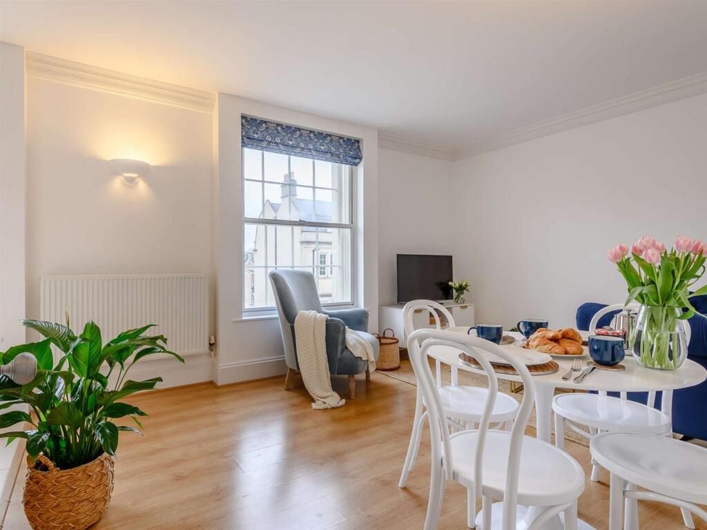 Apartment in Bath, Walcot - View 2
