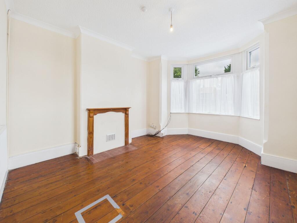 House in Nottingham, Nottinghamshire - More