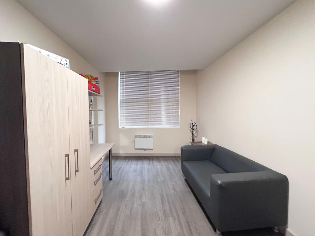 Apartment in Nottingham, Rainbow Quarter, The Meadows - View 4