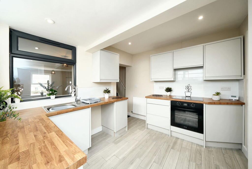 Blackheath Cottage, Greenheath Road, Hednesford, Cannock, WS12 4AZ - View 3