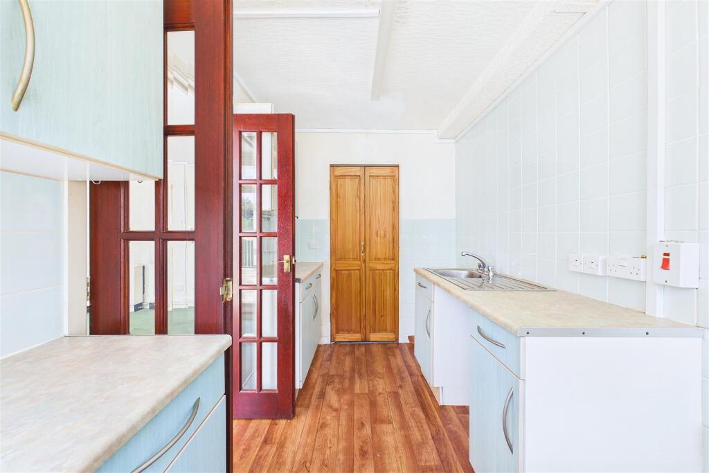 Apartment in Clevedon, Walton Park - View 4
