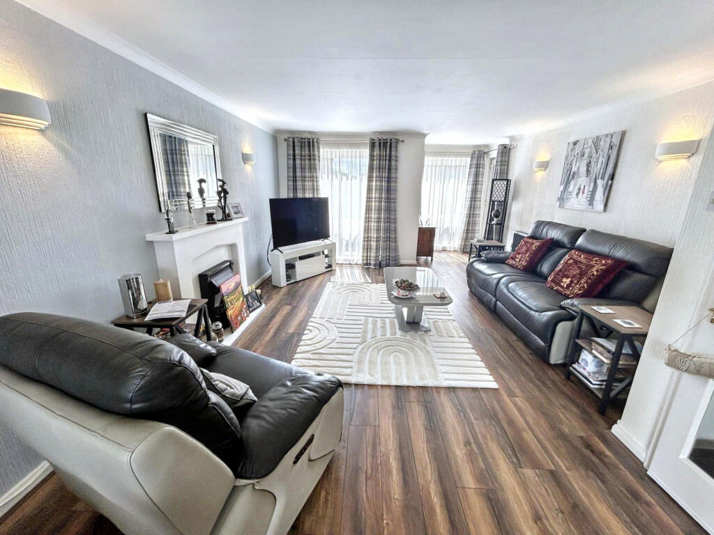 Thornhill Road, Benton, Newcastle upon Tyne, Tyne and Wear, NE12 8AF - More
