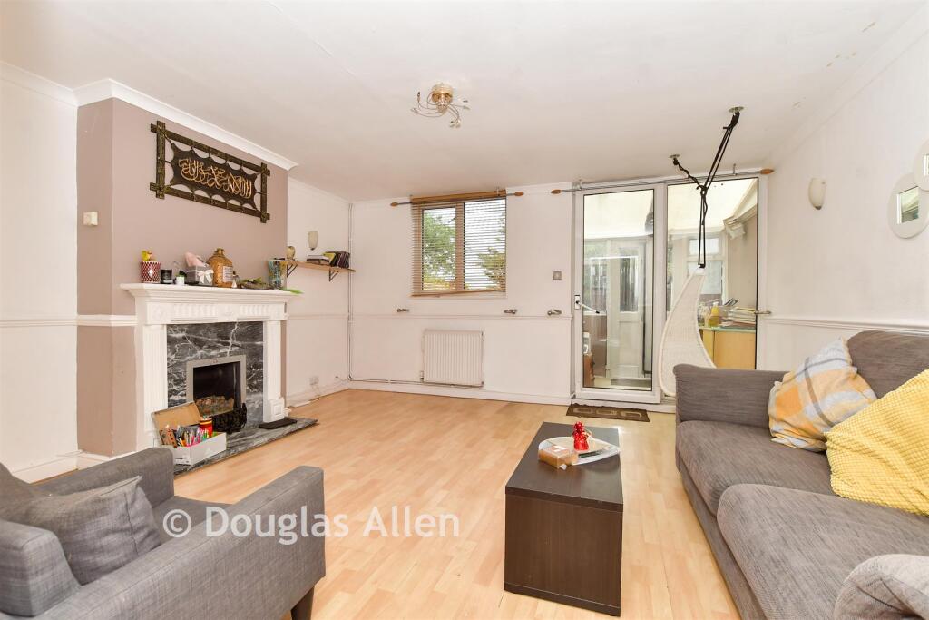 House in London, Hainault - View 3