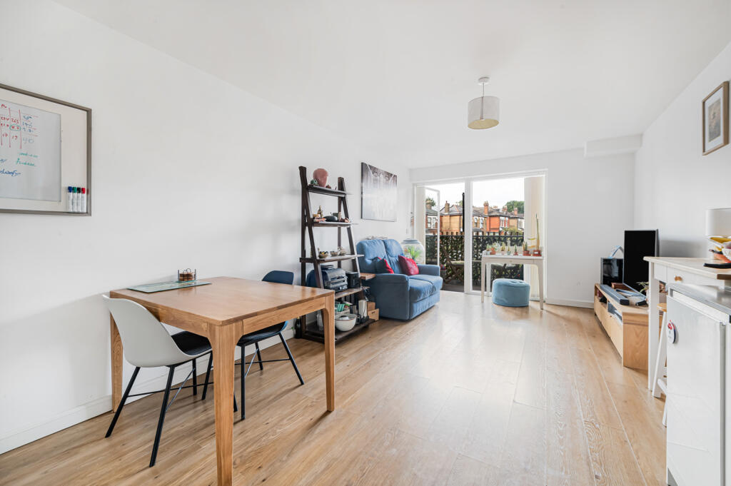Apartment in London - More