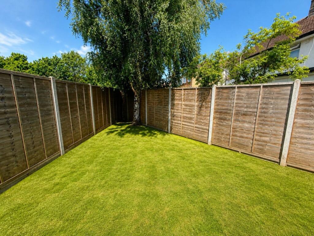 Mildred Avenue, Borehamwood photo 4