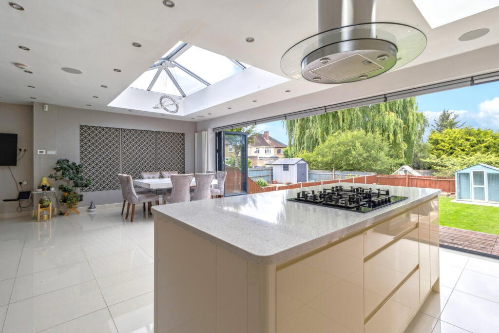 House in London, London Borough of Harrow - View 4