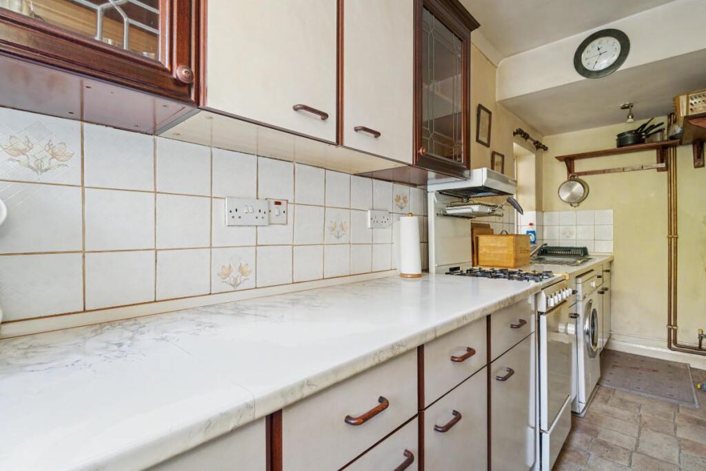 House in Bradford, Holmewood - View 5