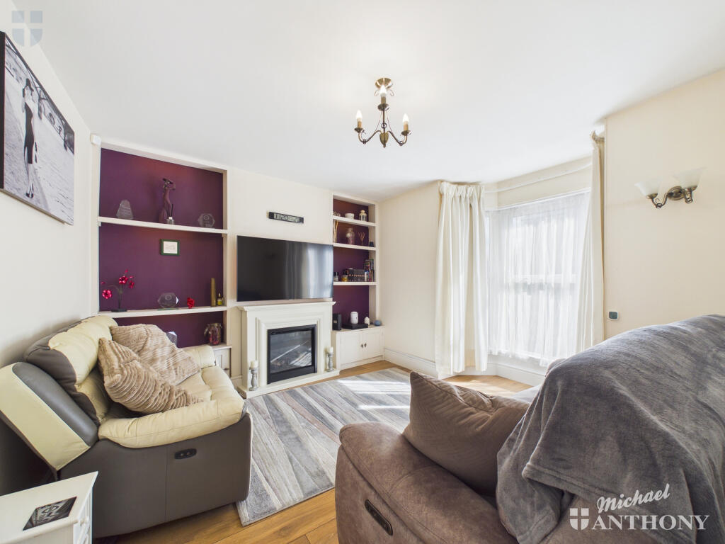 House in Aylesbury, Victoria Park - View 3