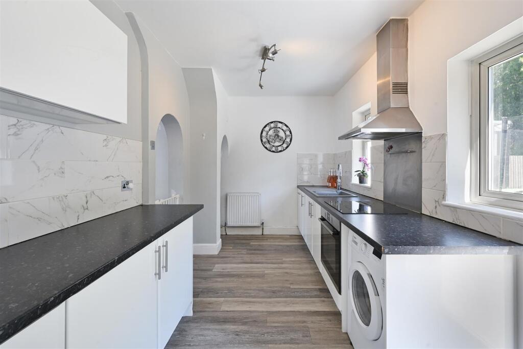 House in Sutton - View 5