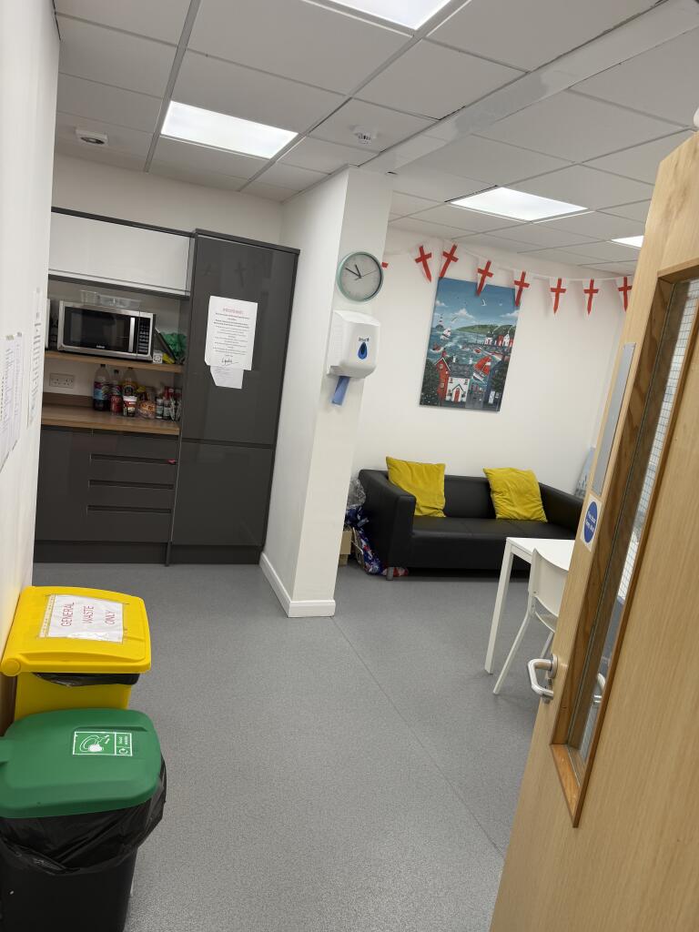 Kitchen & Breakout Area