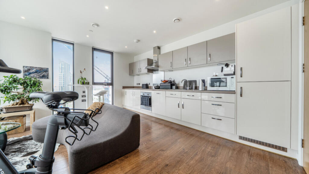 Apartment in London - View 5