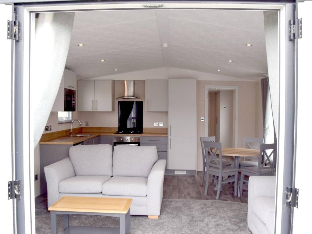 Bewholme, East Yorkshire, YO25 8DT photo 2