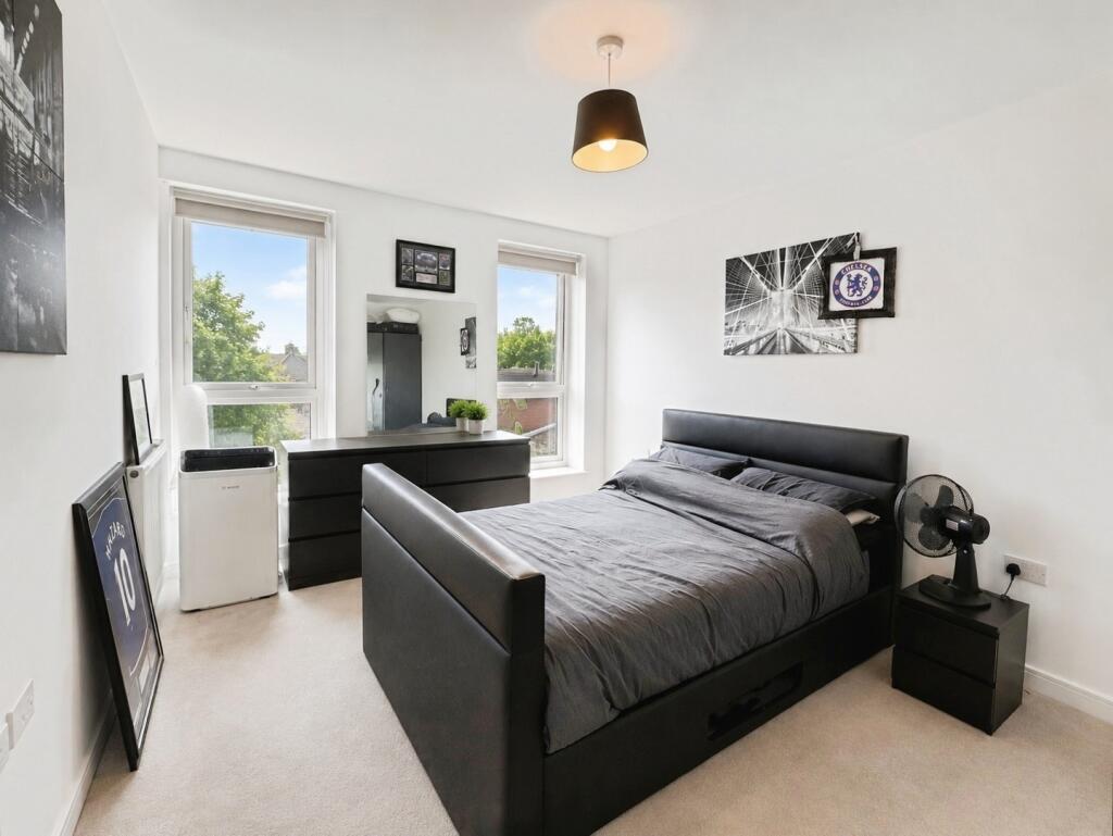 Apartment in Guildford - View 5