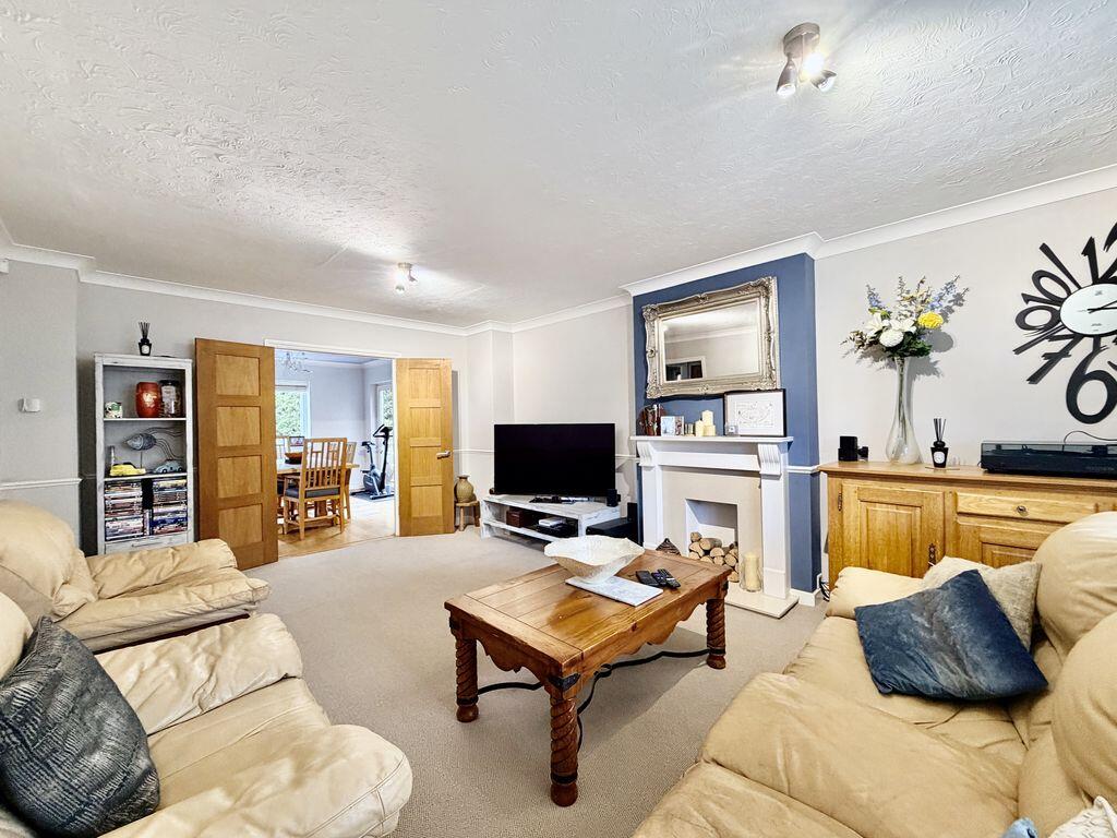 House in Flackwell Heath - 5 Bedroom Detached, Chepping Wycombe - View 2