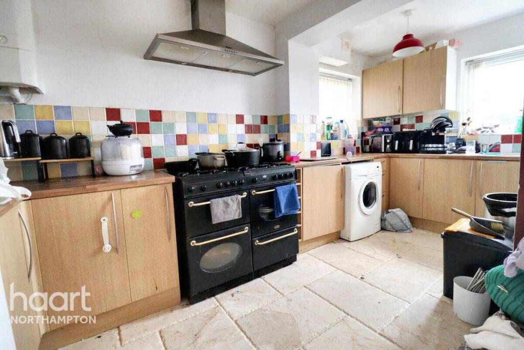 House in Northampton, Queen's Park - View 5