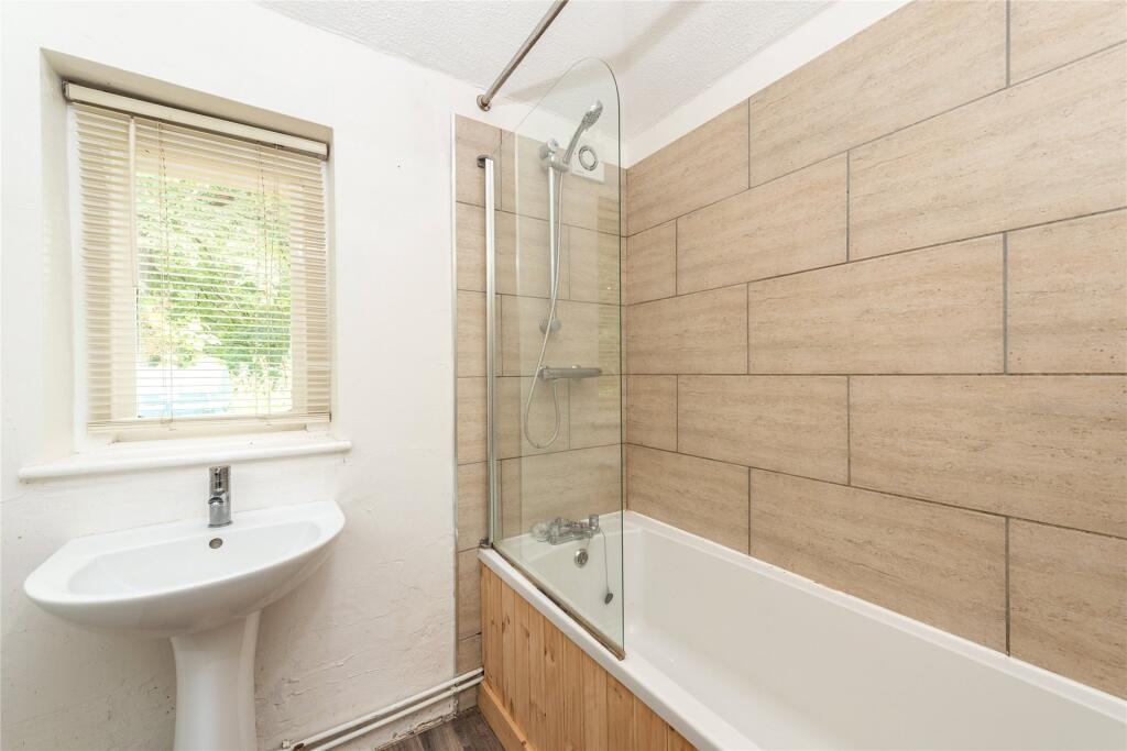 House in Luton - View 4