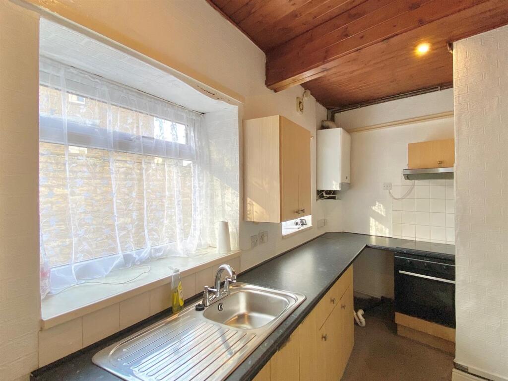House in Huddersfield - View 4