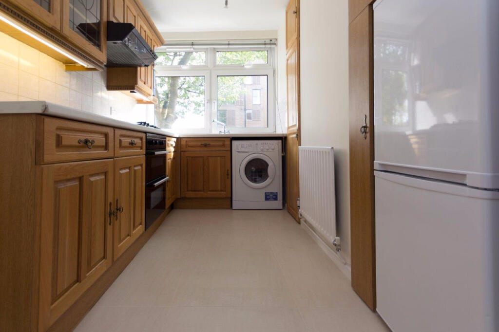 Apartment in Ilford - View 3