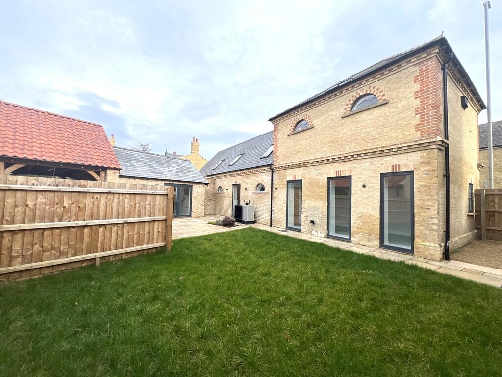 4-bed detached on Fortrey Court, Chatteris, Cambs., PE16 6FS, £549,500