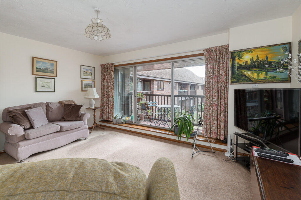 Apartment in Tunbridge Wells, Kent - View 4