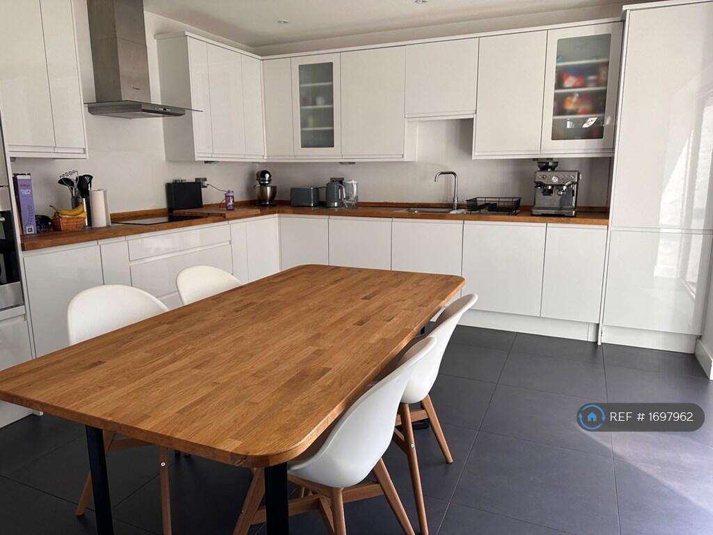 Main image of property: Richmond Mews, London, SE6