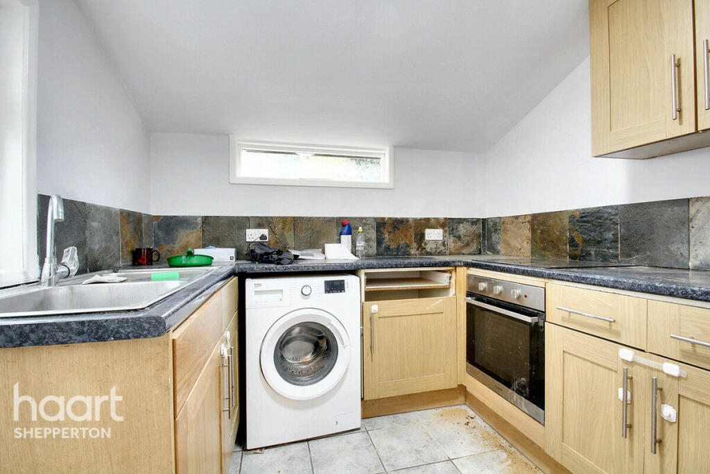 Charlton Road, Shepperton photo 4