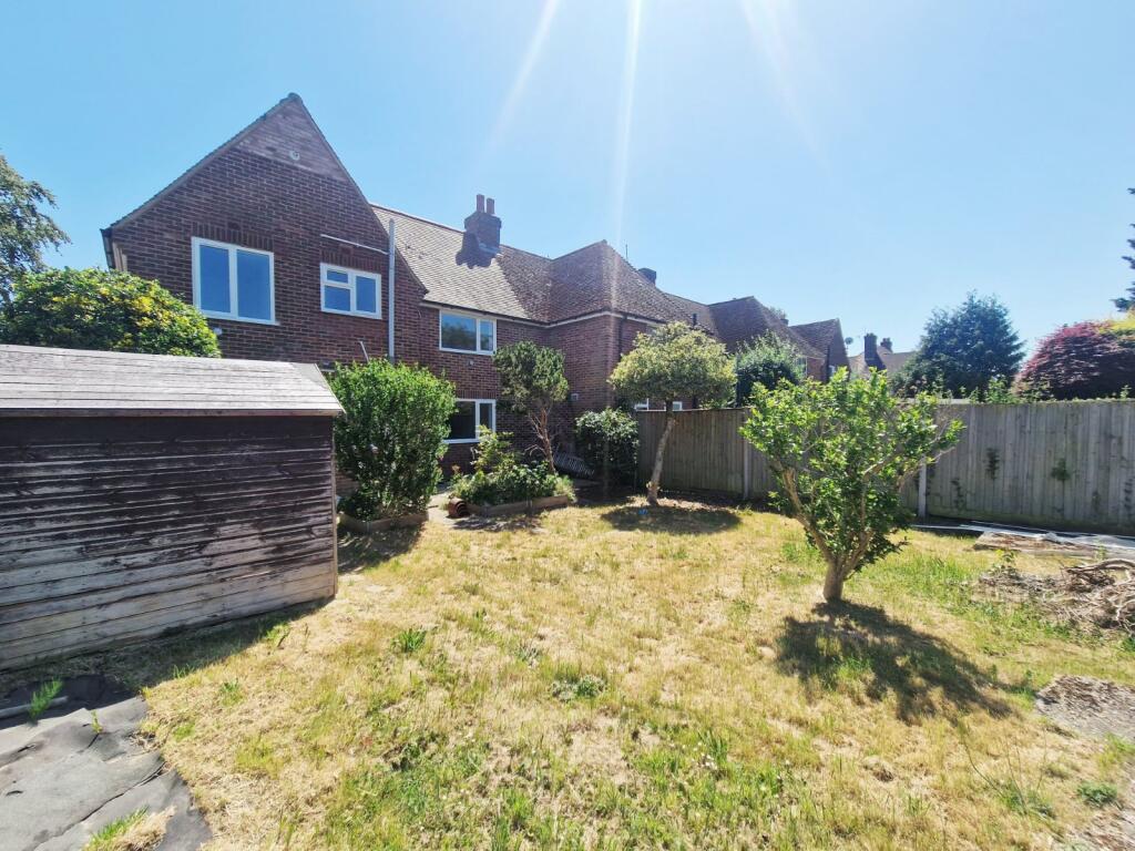 House in Eastleigh, North Stoneham - More