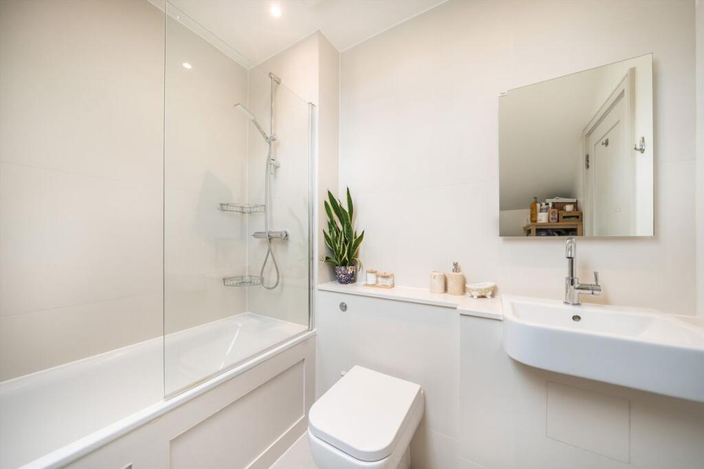 Apartment in London, Surbiton - More