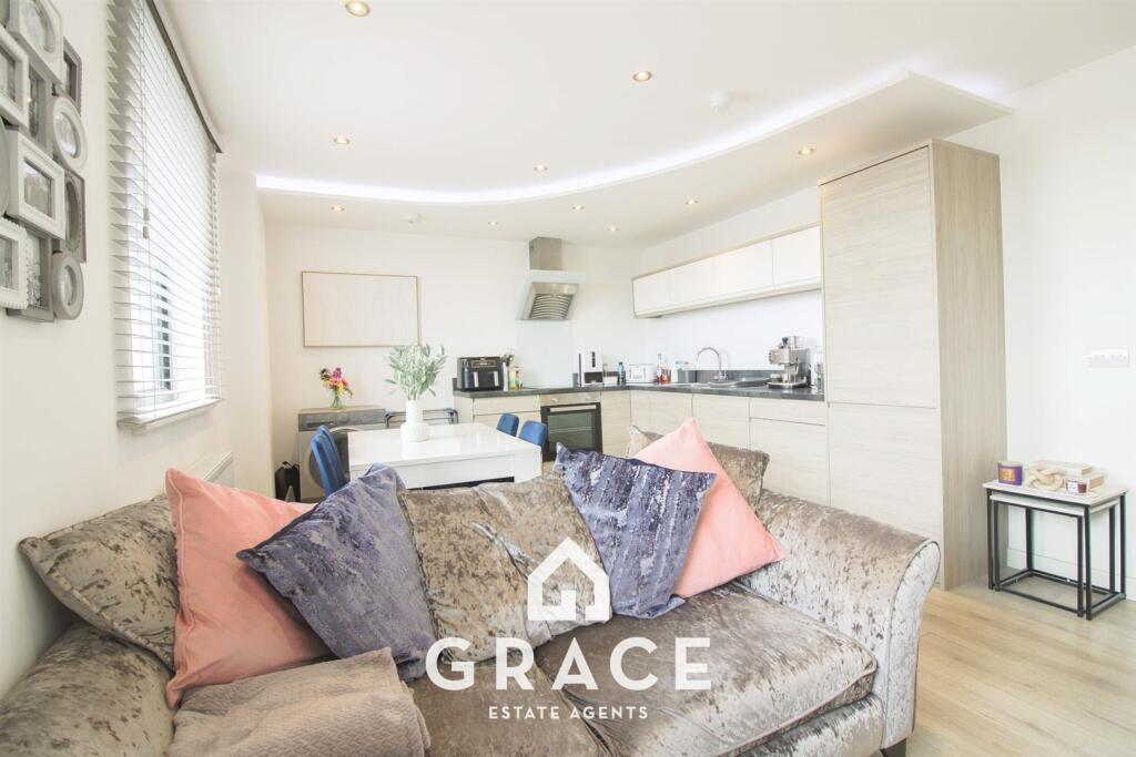 Apartment in Ipswich, Stoke - View 3
