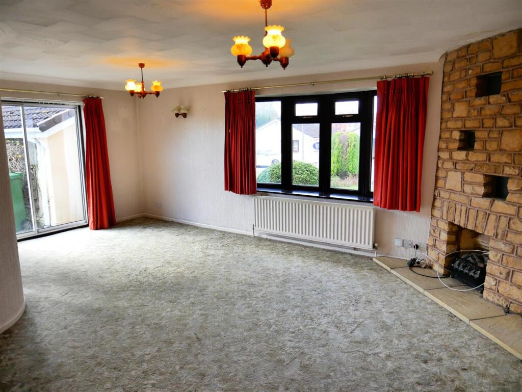 Yew Tree Close, Calne photo 3