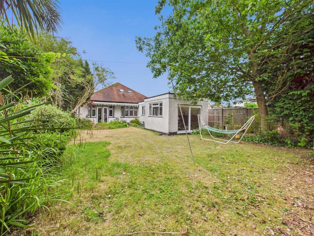 Eversley Crescent, Ruislip photo 3