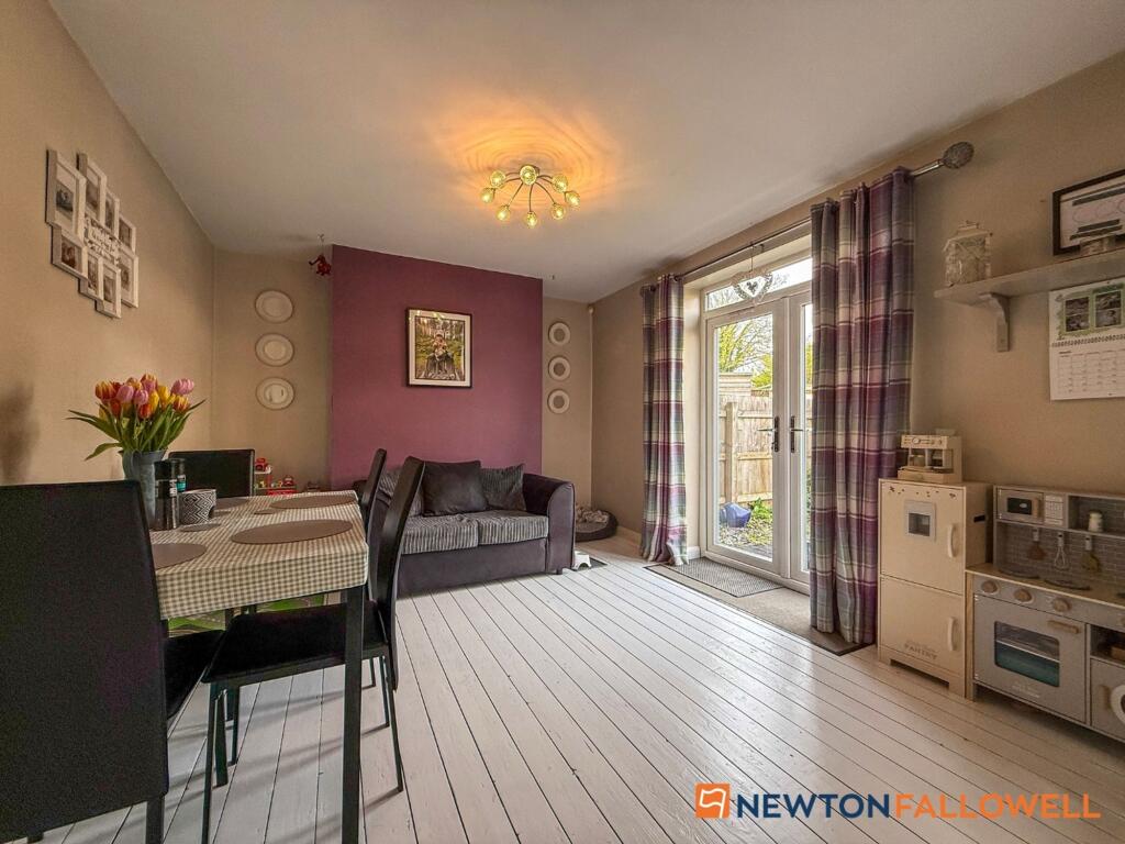 House in Newark and Sherwood, New Town, Newark - More