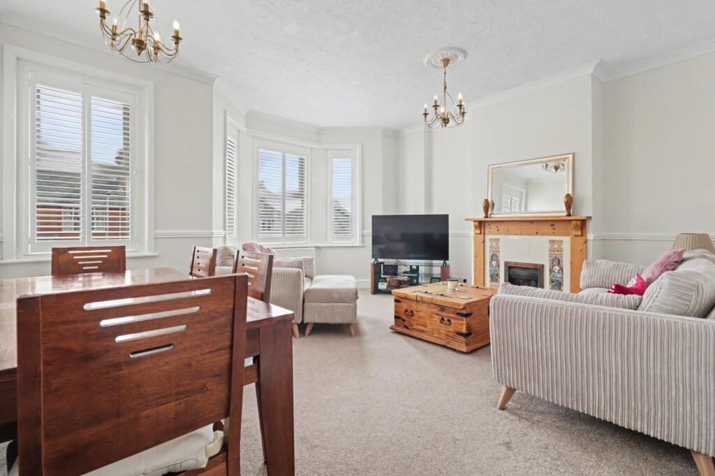 First Floor Flat, 62 Lyndhurst Road - View 2