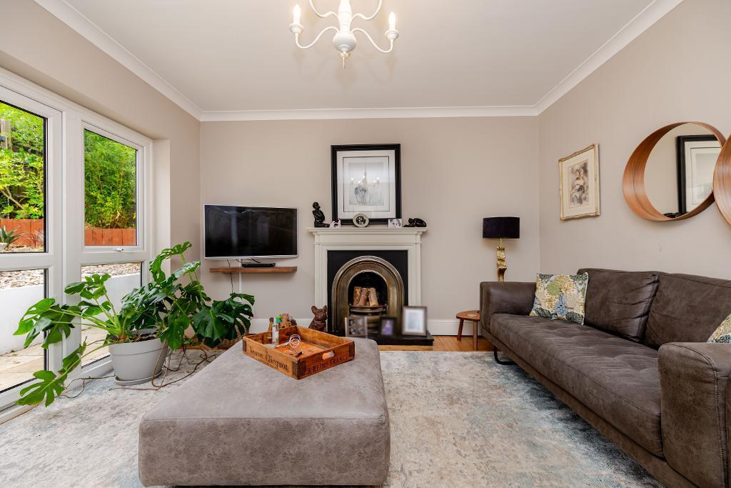 House in Tandridge, Caterham Valley - More
