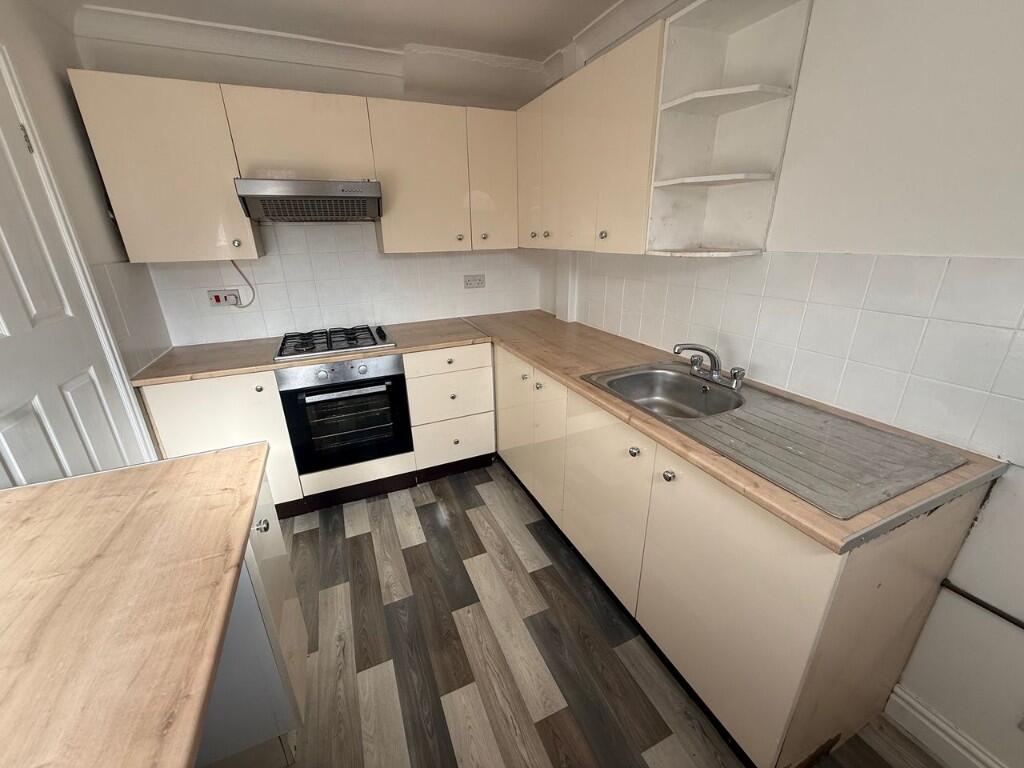 83 Caldercroft, Elland, West Yorkshire, HX5 9AY photo 3