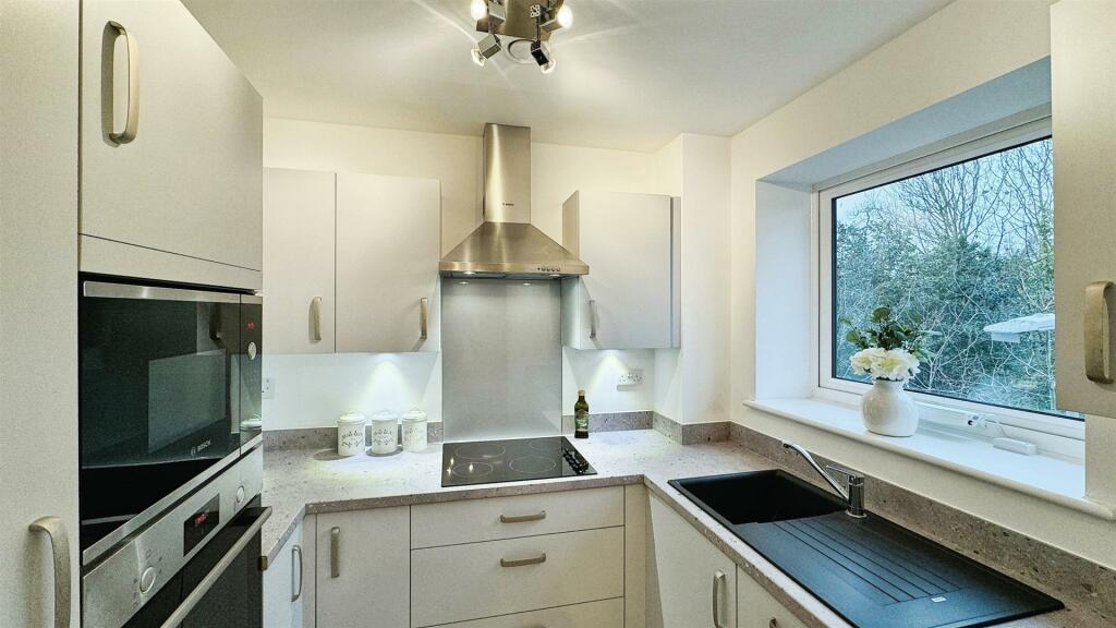 Apartment in Epping Forest, Waltham Abbey - View 2