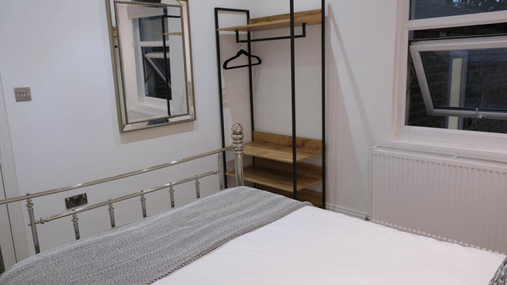 House in London - View 5