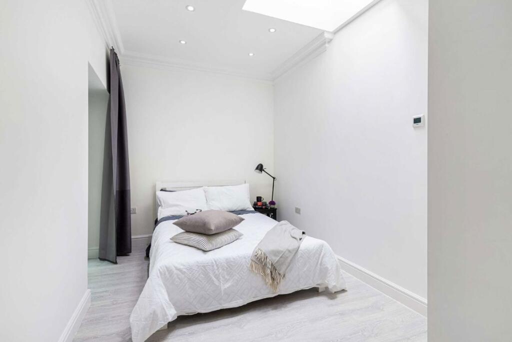 Apartment in London - View 5