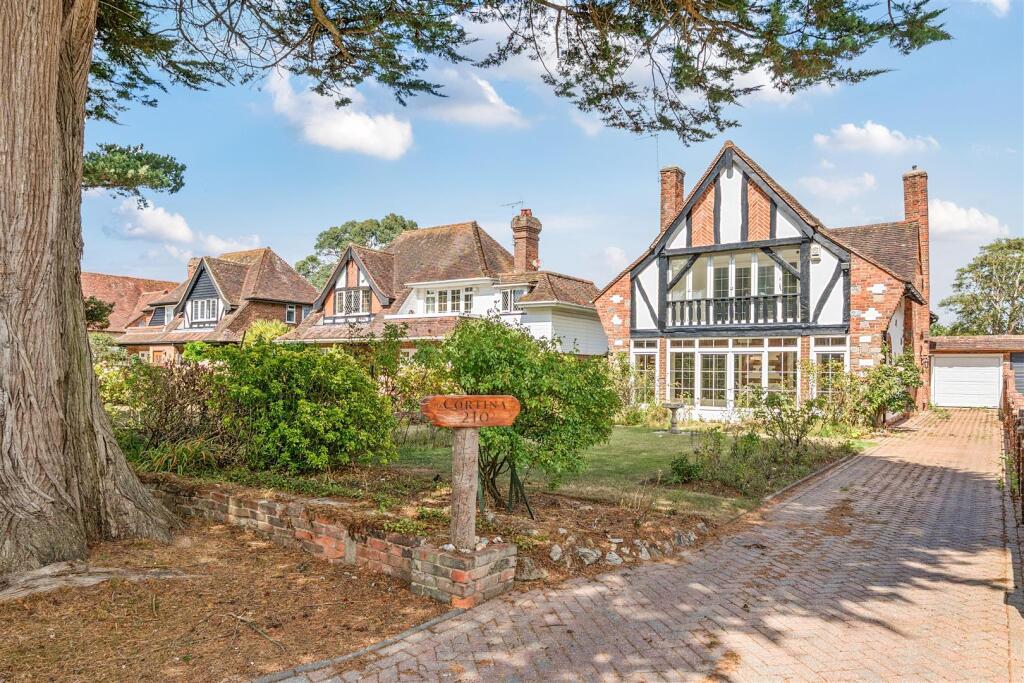 Main image of property: Manor Way, Aldwick